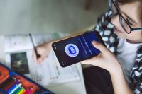 Crianças e adolescentes não devem usar apps de IA, alerta organização