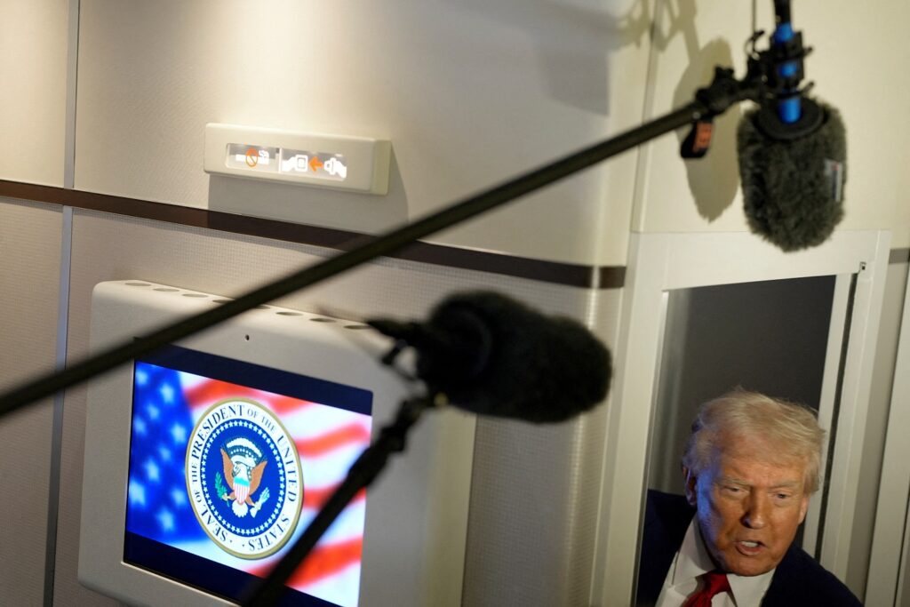 2025-04-03T210127Z_1190170182_RC2KQDAT5U5L_RTRMADP_3_USA-TRUMP-TARIFFS-FINANCE.jpg