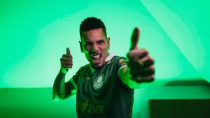 Paulinho-assinou-contrato-com-o-Palmeiras-ate-o-fim-de-2029.jpg