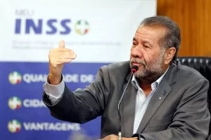 carlos-lupi.jpg