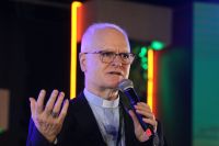 "Ambiente sereno" e "sem comício", diz Dom Odilo Scherer antes do conclave