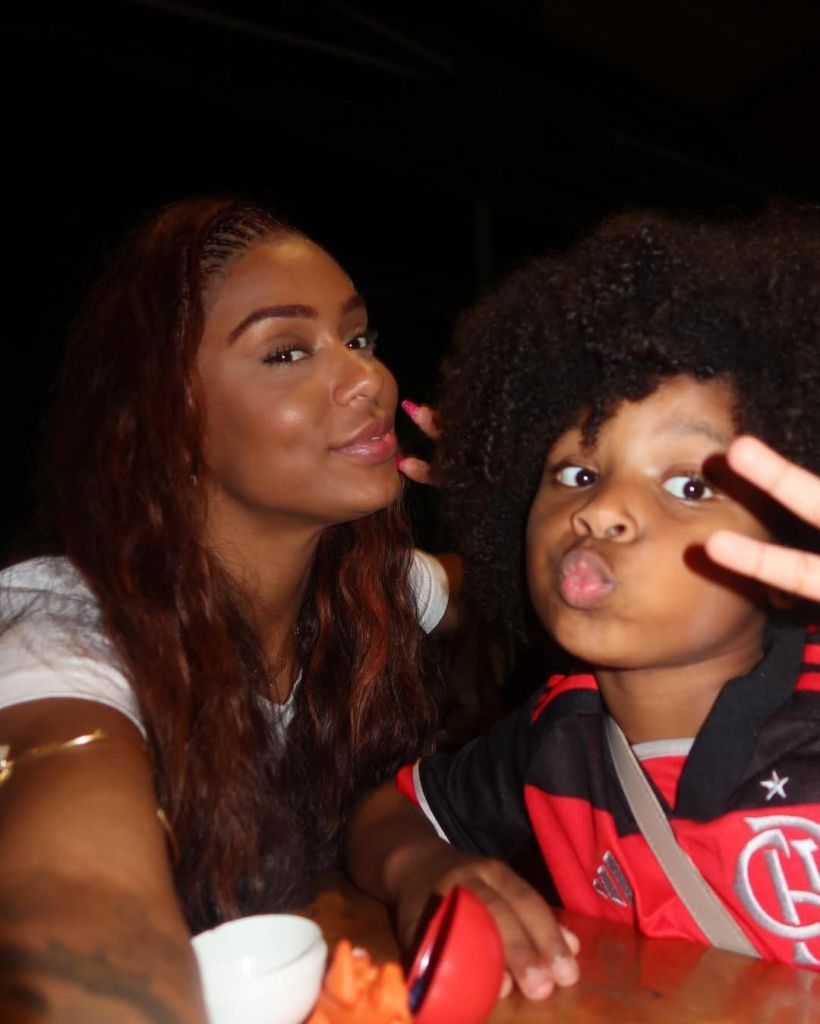 Rebecca é mãe de Morena, de 7 anos