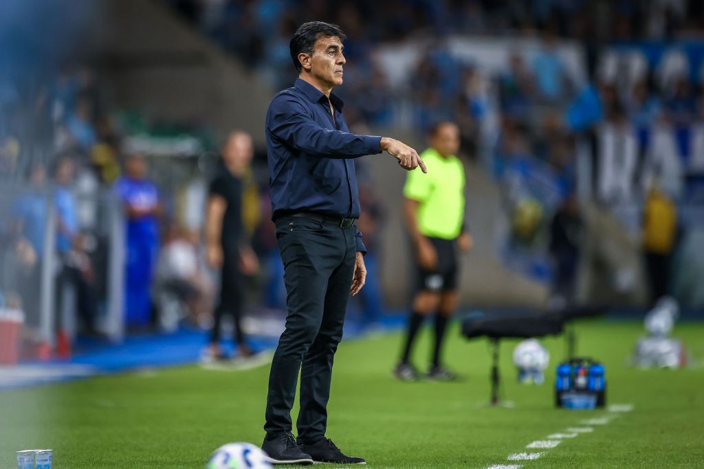 Gustavo Quinteros foi demitido do Grêmio após a 4ª rodada