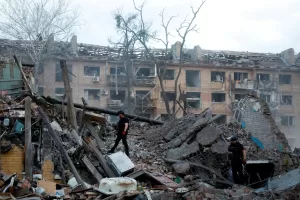 2025-04-28T140136Z_1_LYNXMPEL3R0NN_RTROPTP_4_UKRAINE-CRISIS-RUSSIA-ZELENSKIY.jpg