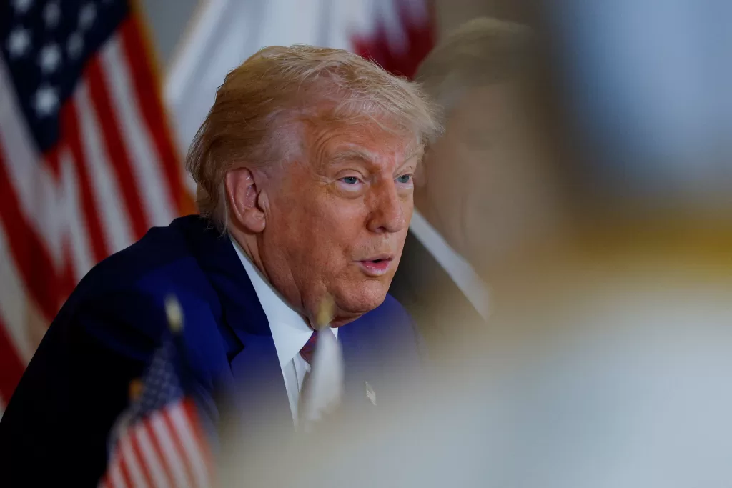 2025-05-15T112112Z_1_LYNXMPEL4E0LB_RTROPTP_4_USA-TRUMP-GULF-1.jpg