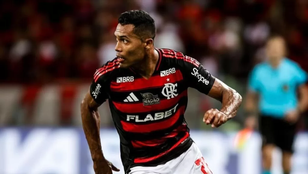 Alex Sandro revela ansiedade antes de jogo contra a LDU: “Frio na barriga“