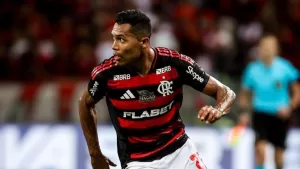 Alex Sandro revela ansiedade antes de jogo contra a LDU: “Frio na barriga“