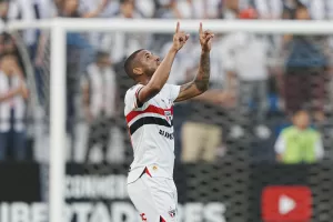 Andre-Silva-comemora-gol-pelo-Sao-Paulo-na-Libertadores.jpg