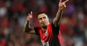 Artilheiro do Athletico, Renan Peixoto celebra fim do jejum: "Muito difícil"