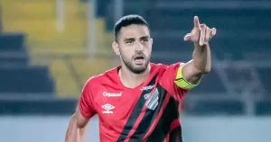 "Boca fechada e trabalhar mais", dispara Alan Kardec após derrota