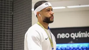 Corinthians confirma lesão ligamentar de Memphis Depay