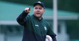Coritiba acerta renovação de contrato de volante Vini Paulista