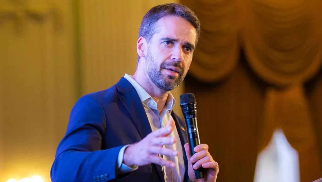 Eduardo-Leite-e1736939885749.jpg