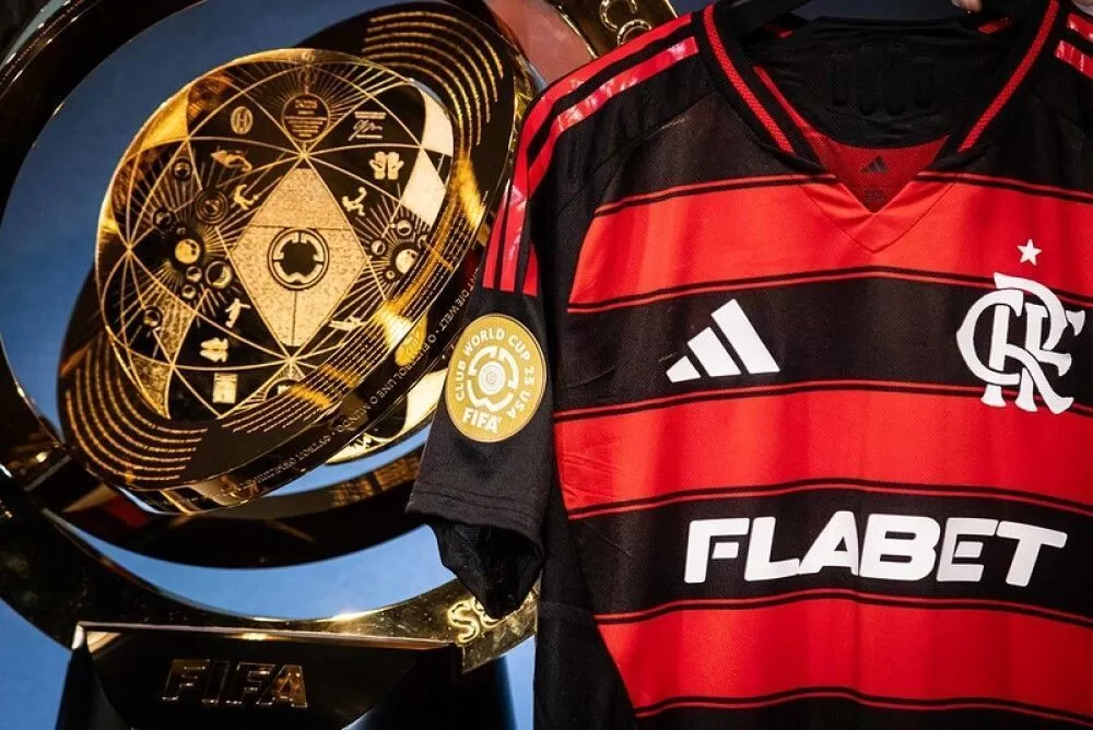 Flamengo-recebe-o-trofeu-do-Mundial-de-Clubes-3.jpg