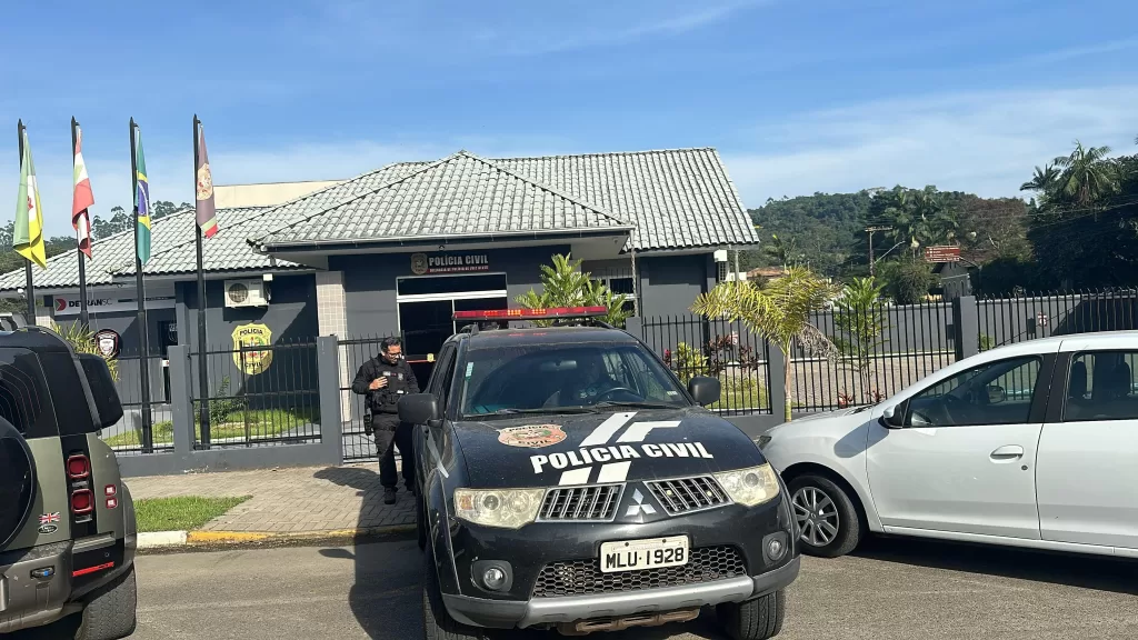 Imagem-mostra-delegacia-da-cidade-de-Luiz-Alves-onde-policia-investiga-suposto-caso-de-corrupcao.jpg