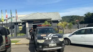 Imagem-mostra-delegacia-da-cidade-de-Luiz-Alves-onde-policia-investiga-suposto-caso-de-corrupcao.jpg