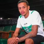 Jogador emprestado pelo São Paulo leva socos e garrafadas em Curitiba