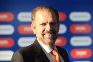 Reinaldo Carneiro Bastos anuncia candidatura à presidência da CBF