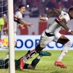 São Paulo vence de virada e empurra o Grêmio para o Z4 do Brasileiro