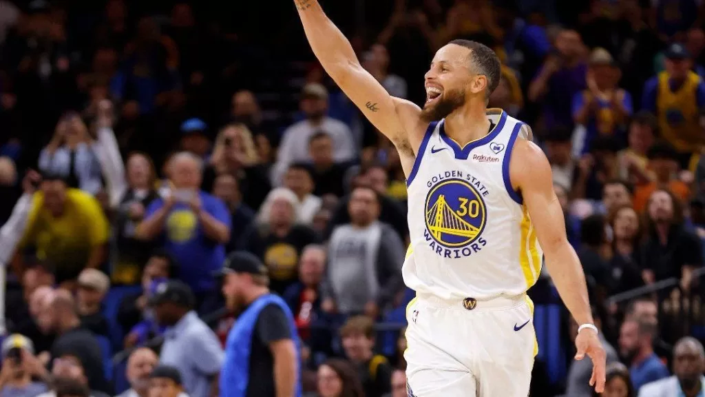 Stephen Curry é liberado para treinos leves, mas segue fora do jogo 5