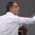 Técnico do Botafogo comemora gol na Libertadores com gesto obsceno; veja