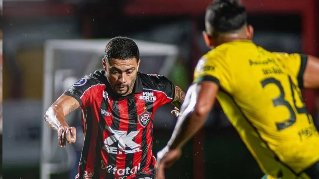 Vitoria-Sul-Americana-Defensa-e1746575957135.jpg