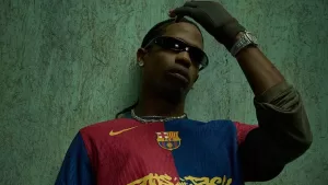 camisa-barcelona-travis-scott-e1746199738154.jpeg