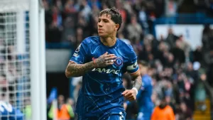 enzo-fernandez-chelsea-liverpool-premier-league-e1746380917605.jpg