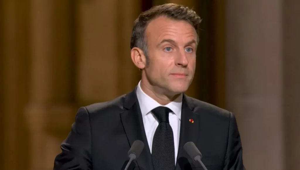 macron-discursa-em-notre-dame.jpg