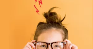 saude-medicina-familia-oculos-miopia-astigmatismo-crianca.png