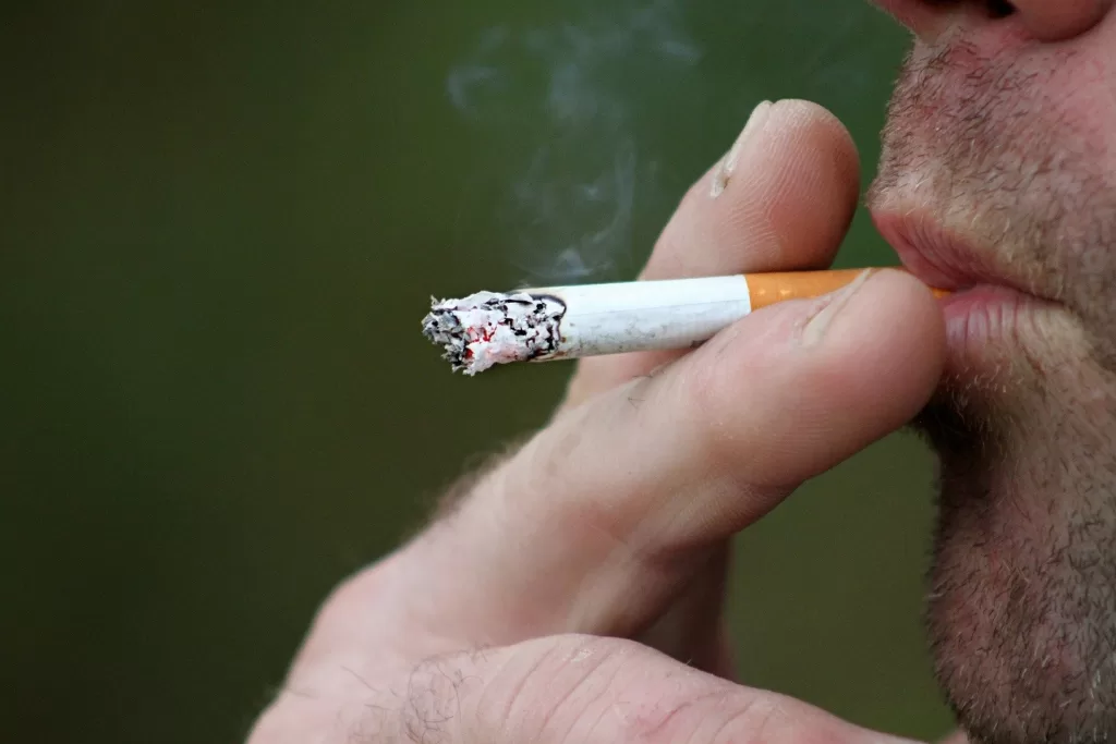 smoking-gb44facea2-1920.jpg