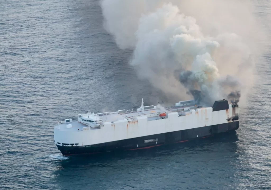 2025-06-05t134857z-414712643-rc2tveavn1pl-rtrmadp-3-alaska-ship-fire.jpg
