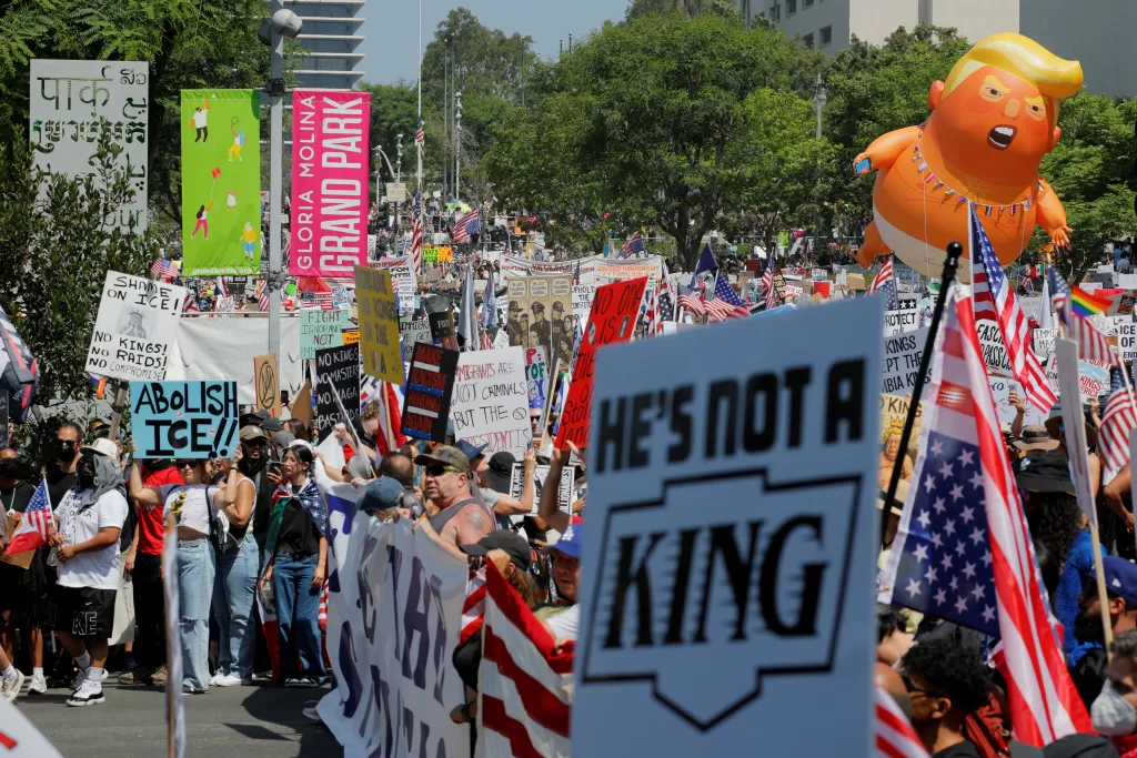 2025-06-14t180714z-881220788-rc2h2faruksg-rtrmadp-3-usa-trump-protest-los-angeles.jpg