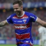 Alvo do Athletico, Lucas Sasha define futuro no Fortaleza