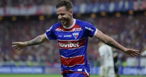 Alvo do Athletico, Lucas Sasha define futuro no Fortaleza