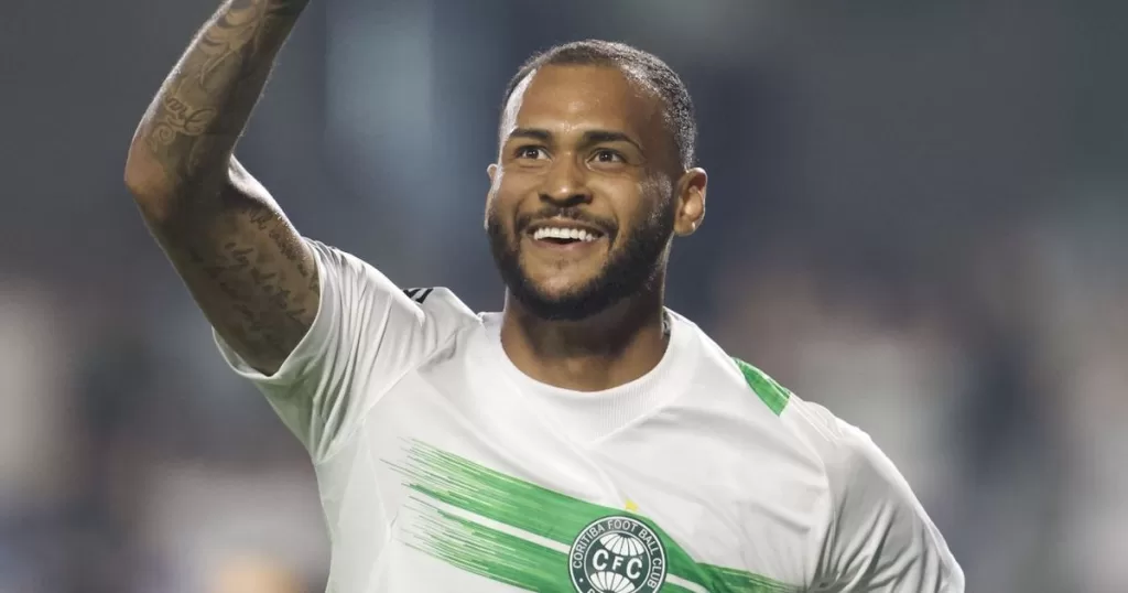 Atacante Júnior Brumado se despede do clube