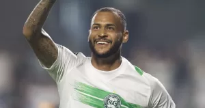 Atacante Júnior Brumado se despede do clube
