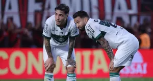 Athletico sofreu e venceu; Coritiba sofreu e empatou jogando mal