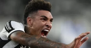 Botafogo acerta venda de Igor Jesus e Coritiba fatura com transferência