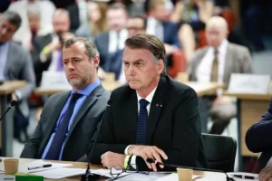 Ex-presidente-Jair-Bolsonaro-e-reus-e-investigado-por-supostamente-golpe-de-Estado-no-Brasil-STF-Met.jpeg
