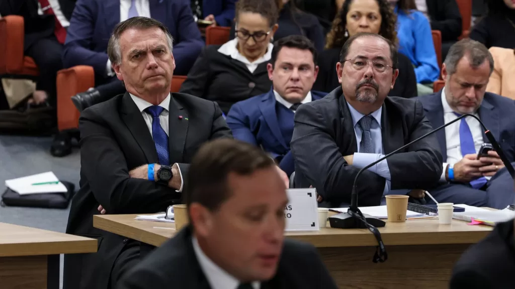 Jair-Bolsonaro-Mauro-Cid.jpg