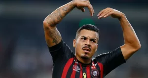 Thiago Carleto, ex-jogador de Athletico e Coritiba, é preso por dívida de prisão alimentícia