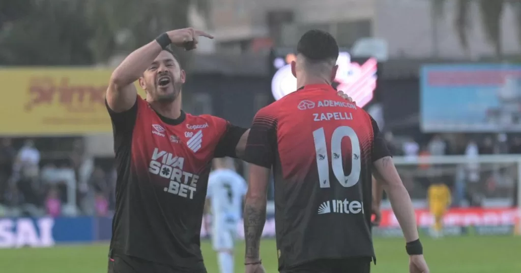 Zapelli dá assistência e Giuliano garante empate do Athletico