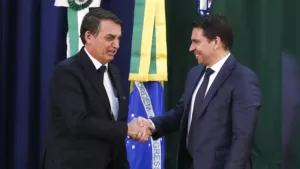 bolsonaro-com-alexandre-ramagem-foto-valter-campanato-agencia-brasil.jpg